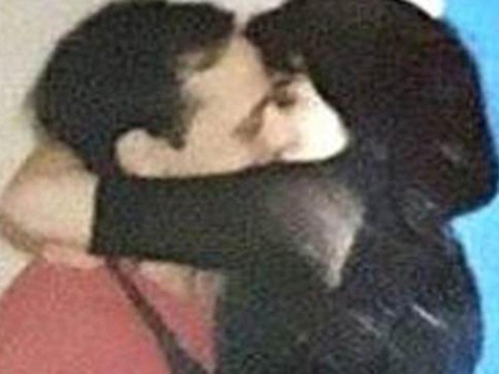 Duman Grubunun solisti Kaan Tangöze eşini aldatırken yakalandı G4