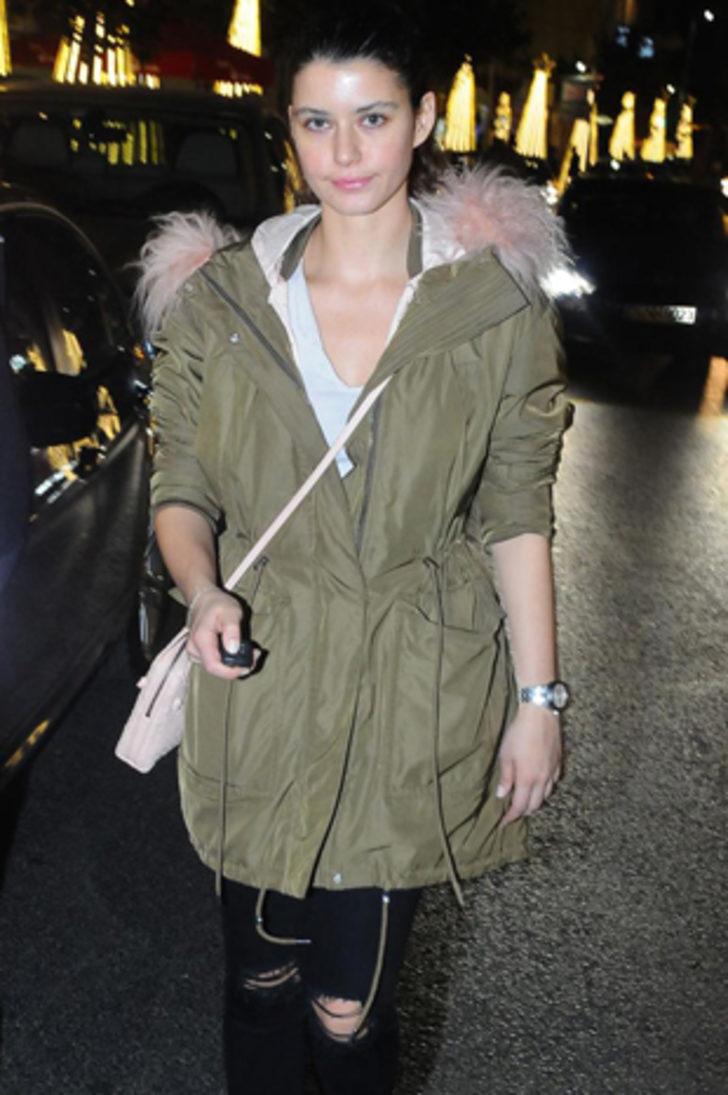 Beren Saat'in ağzını bıçak açmıyor G2