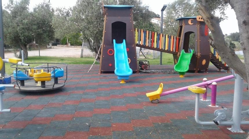 Burhaniye Belediyesi &ccedil;ocukları sevindirdi