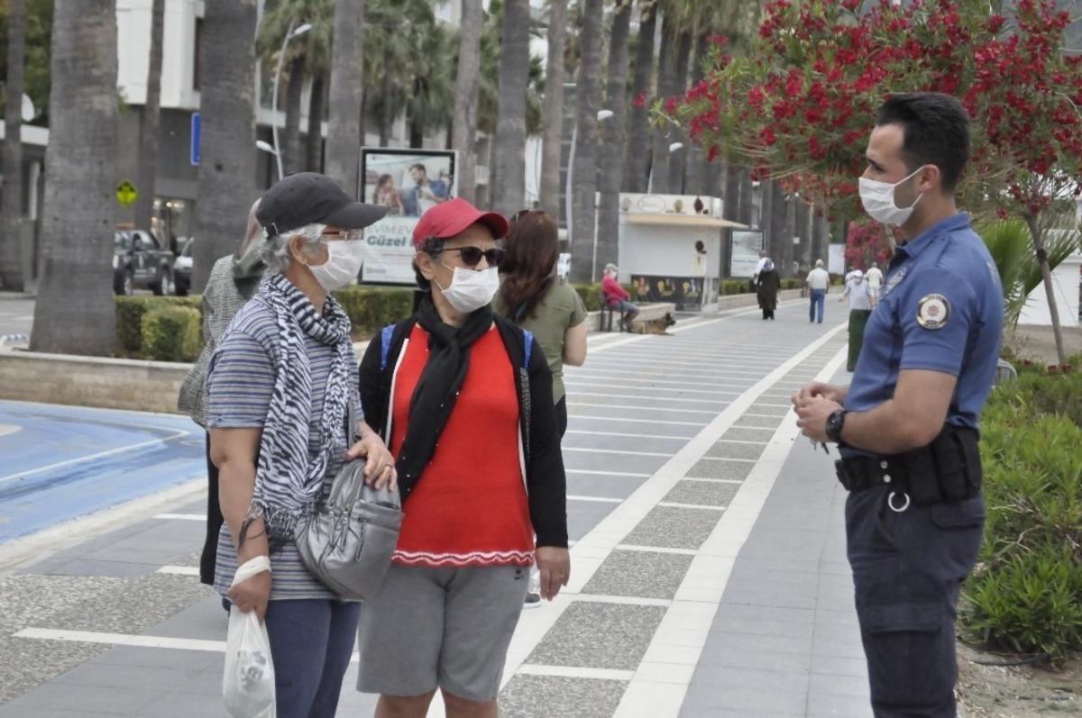Yaşlılar Marmaris&rsquo;te keyifli dakikalar yaşadı