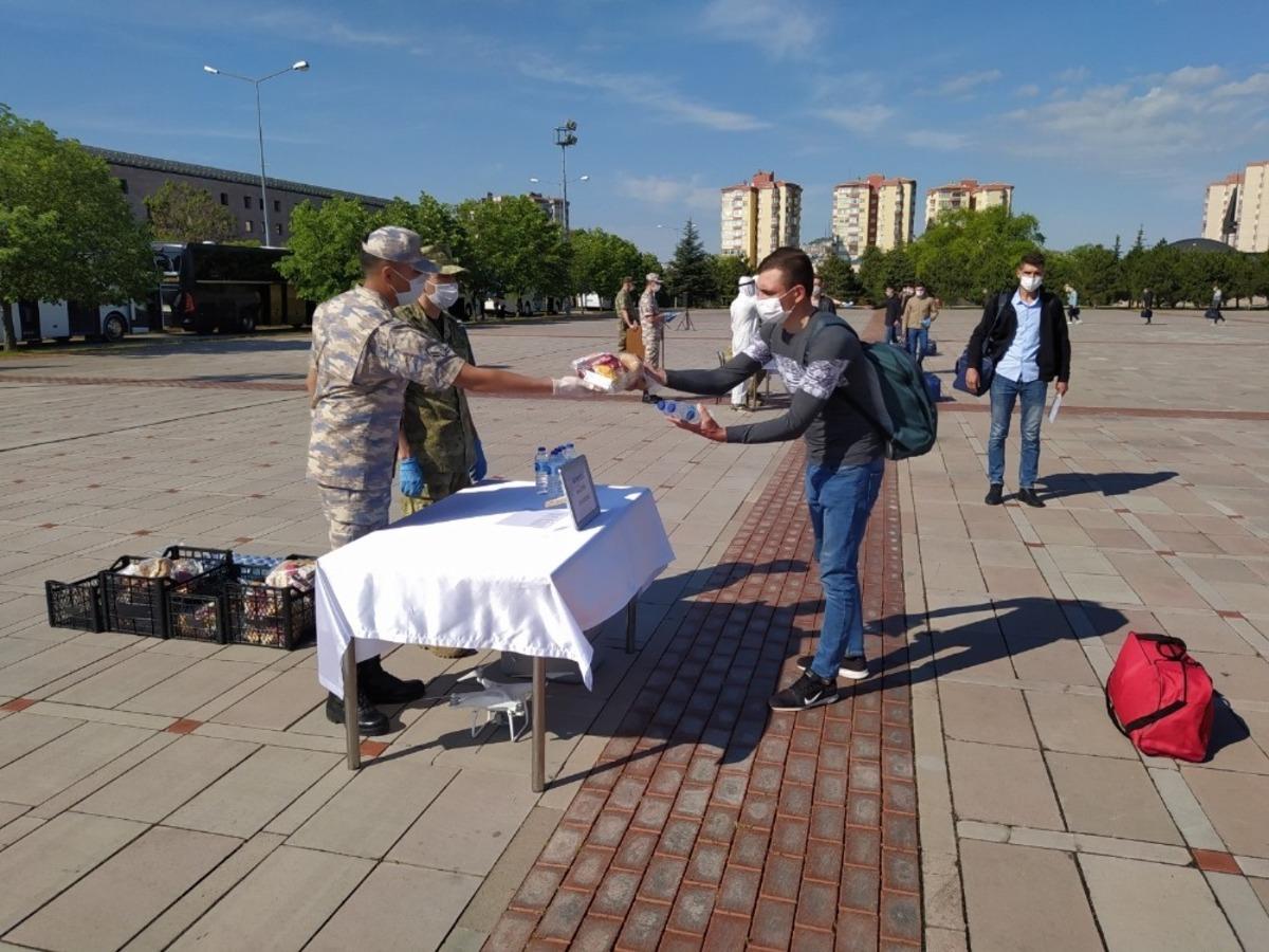 Terhisleri ertelenen askerler memleketlerine g&ouml;nderildi