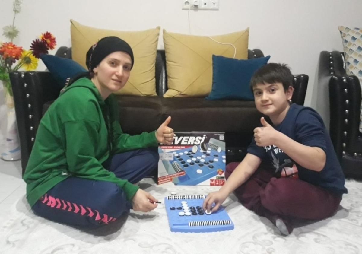 &Ouml;ğretmenleri s&ouml;yledi, &ouml;ğrenciler aileleriyle uyguladı