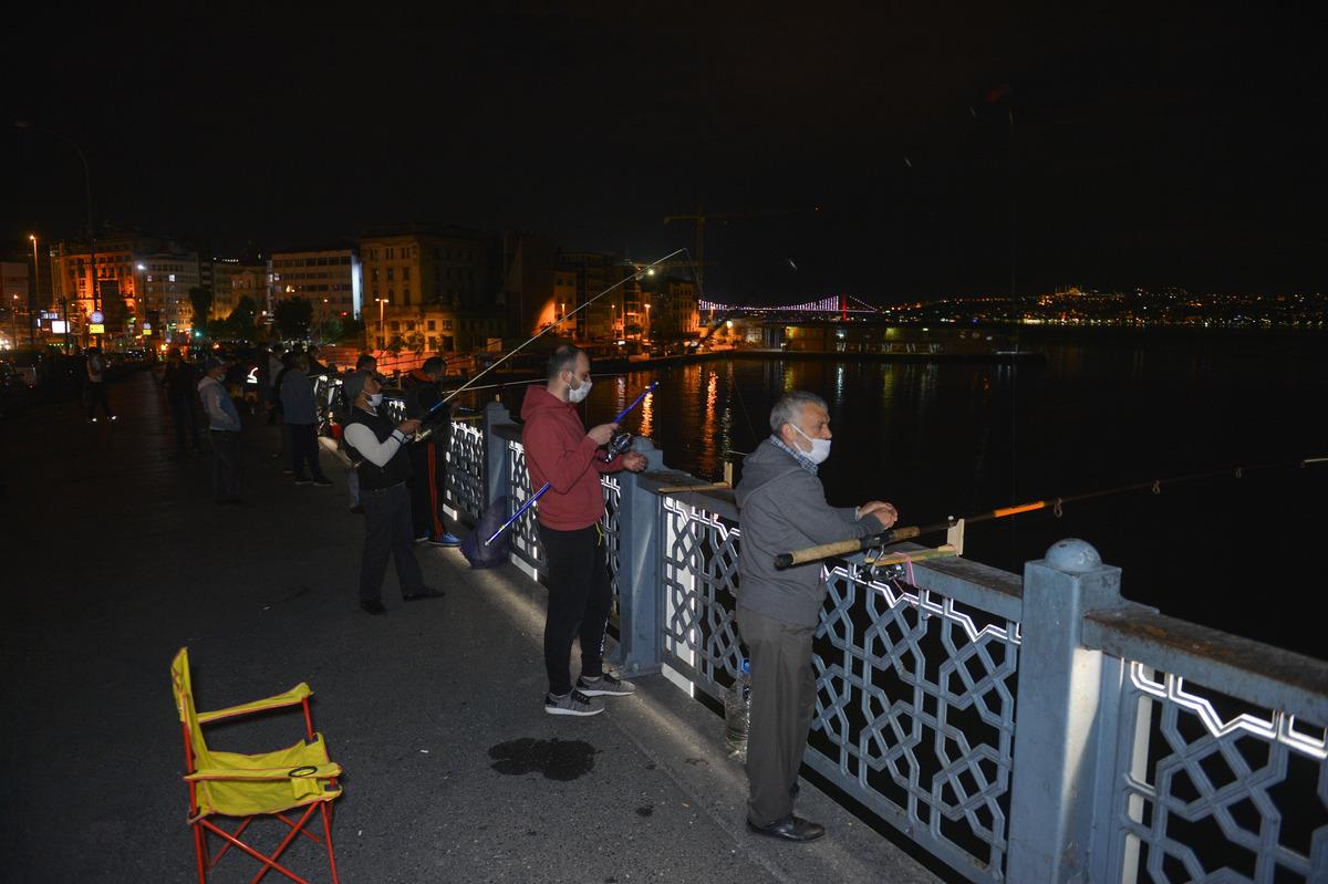 İstanbul'da normalleşme takvimiyle birlikte balık tutmaya koştular