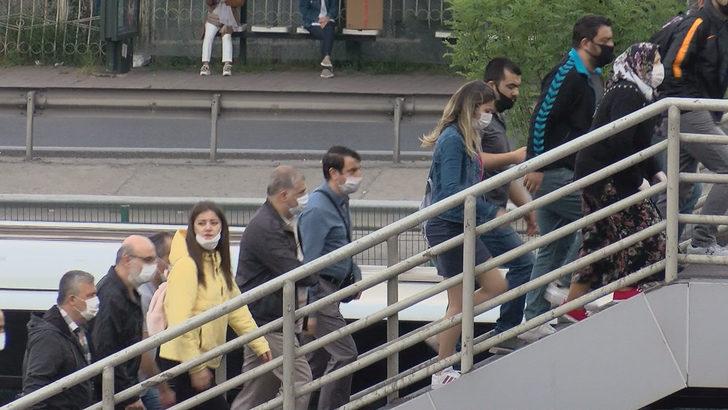 Yeni normalin ilk gününde metrobüslerde yoğunluk G3