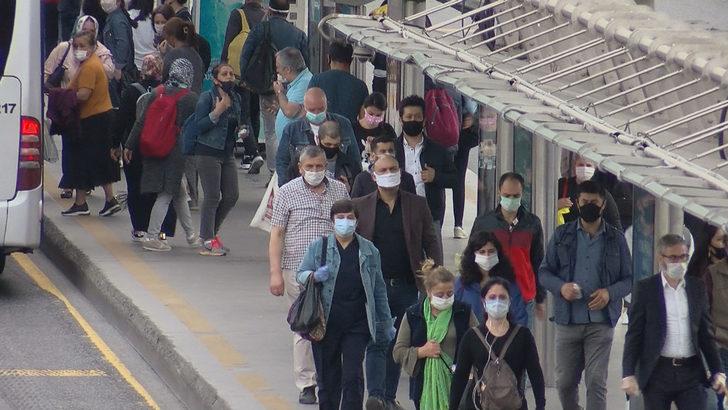 Yeni normalin ilk gününde metrobüslerde yoğunluk G5