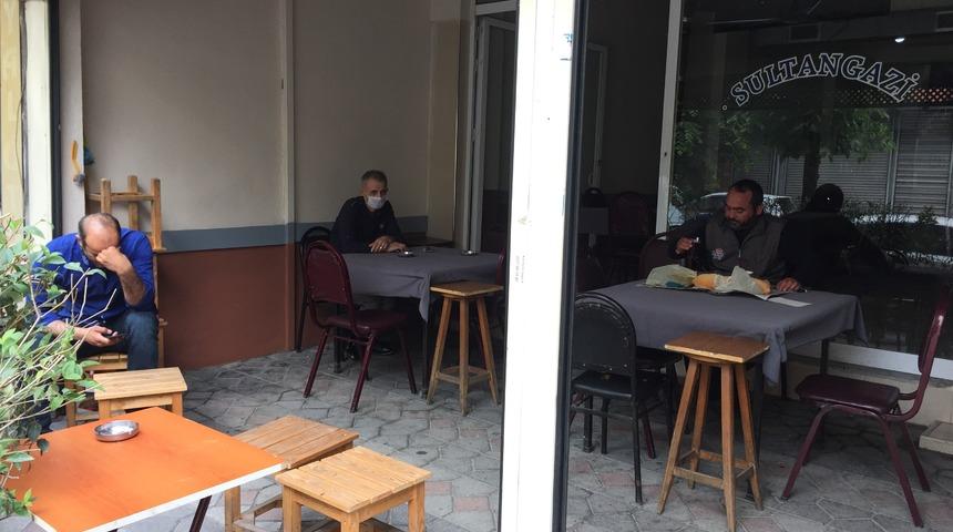 İstanbul'da kıraathaneler a&ccedil;ıldı