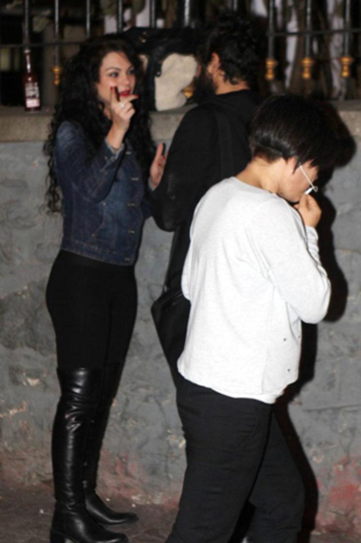 Nez sokak ortasında arkadaşıyla tartıştı G3