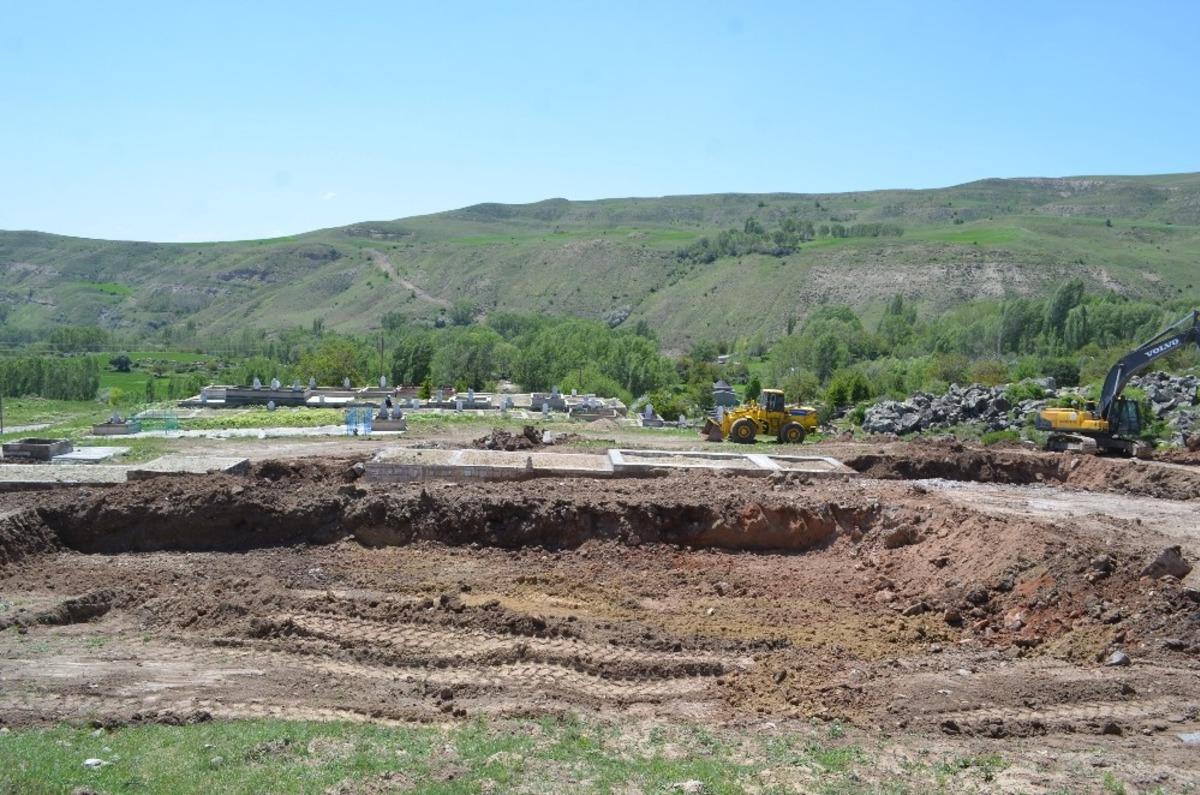 Karakaya Mezarlığında yeni d&uuml;zenleme &ccedil;alışması yapılıyor