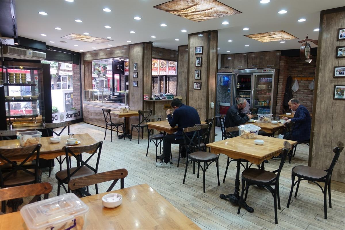 Restoran ve kafeler yeniden a&ccedil;ıldı
