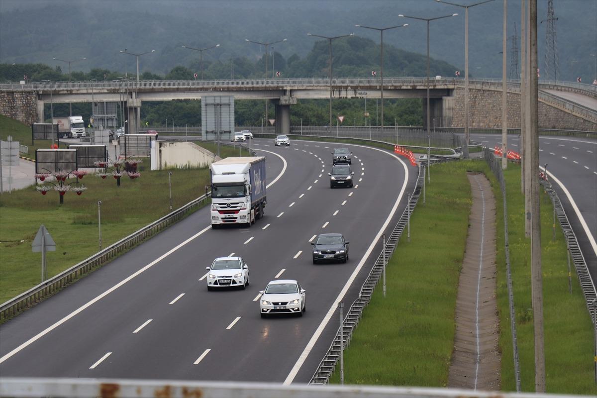 T&uuml;rkiye'nin ge&ccedil;iş g&uuml;zergahında ara&ccedil; yoğunluğu arttı