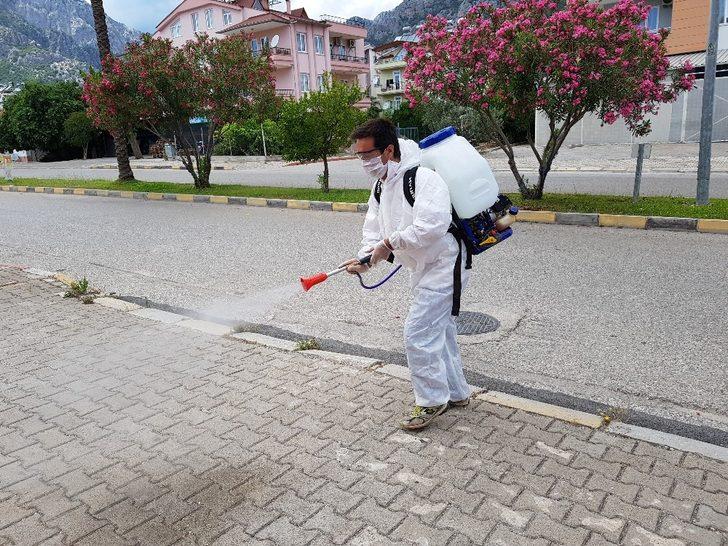 Kemer’de kahvehaneler dezenfekte ediliyor G2