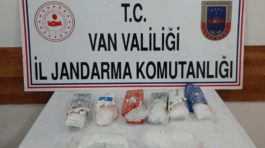 Özalp ilçesinde 5 kilo metamfetamin ele geçirildi