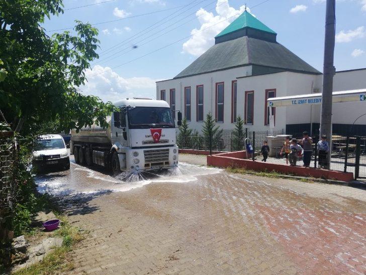 İzmit’te dezenfekte çalışmalarını sürüyor G3