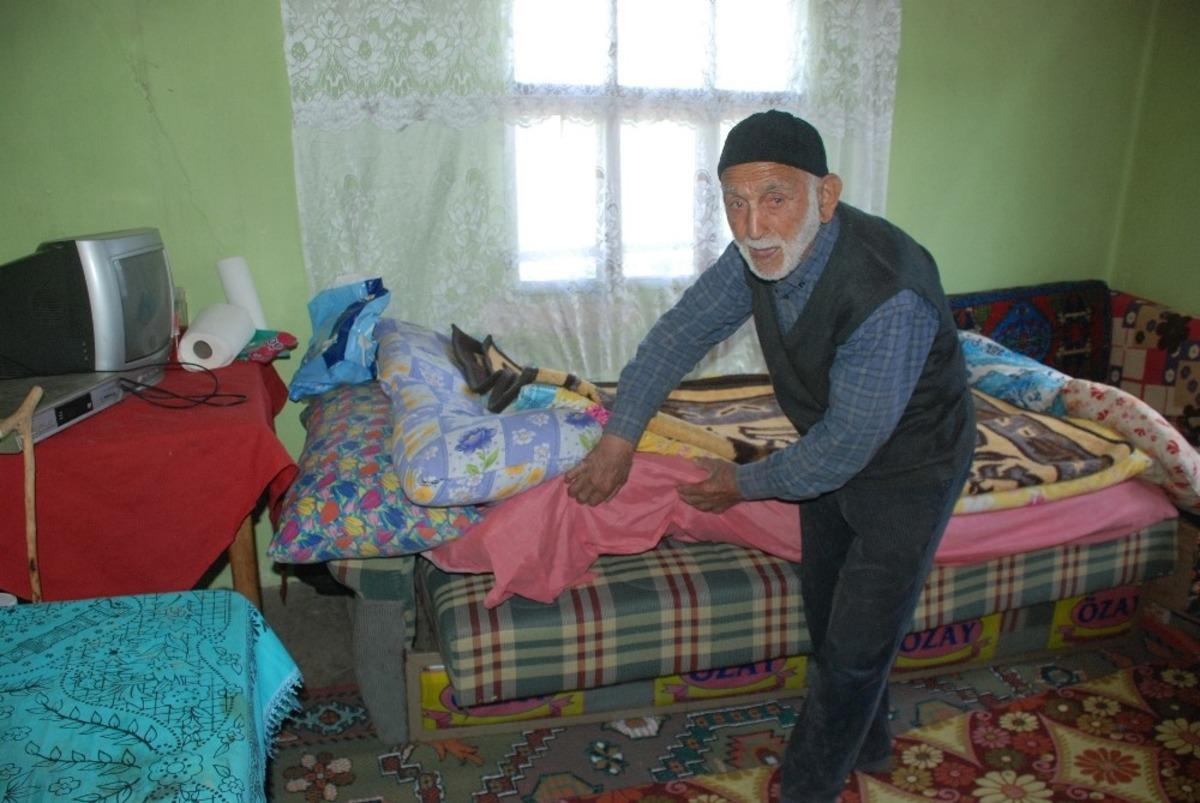 Yardım bahanesiyle eve girdiler, t&uuml;m birikimini &ccedil;aldılar