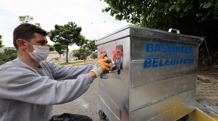 Başiskele&rsquo;de &ccedil;&ouml;p ve geri d&ouml;n&uuml;ş&uuml;m konteynerlerine bakım