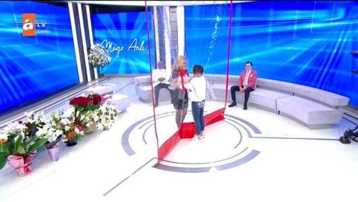 Müge Anlı'nın dönüşü muhteşem oldu! Programda sarılmak isteyenlere özel... G4