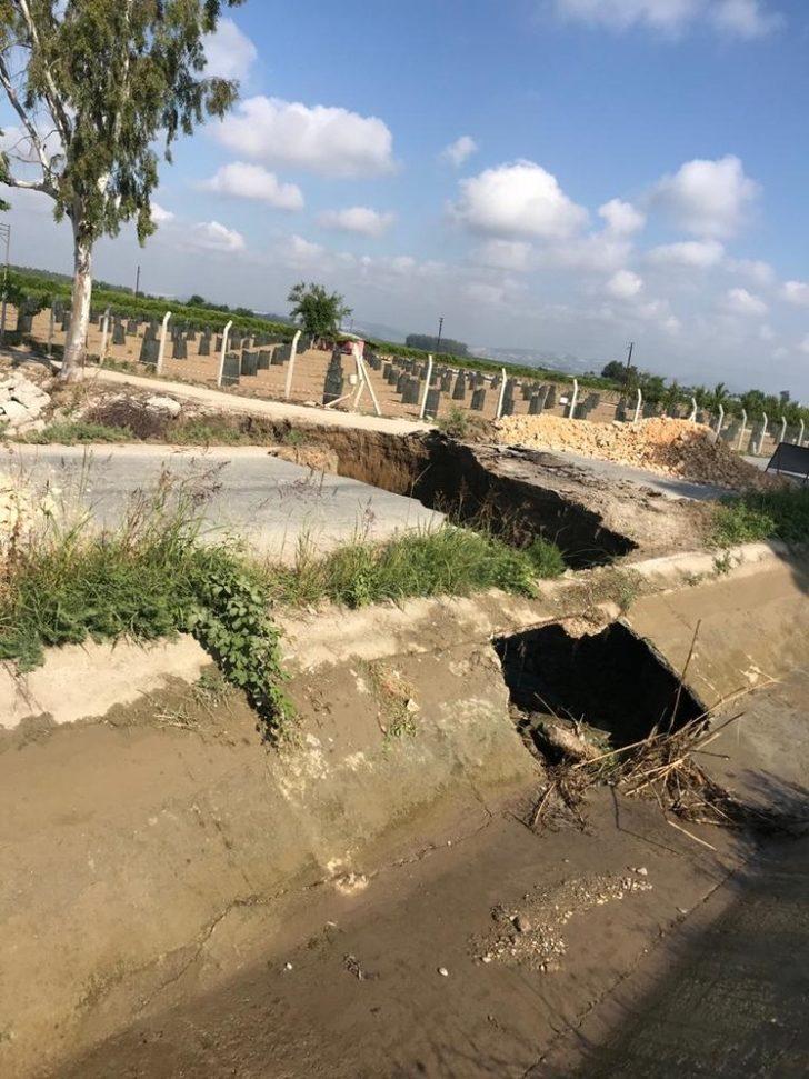 Patlayan su kanalı yolu göçürdü G5