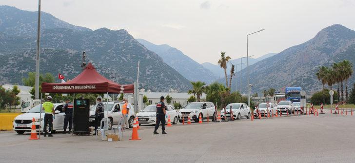 Seyahat kısıtlaması kaldırıldı! Antalya girişinde yoğunluk oluştu G1