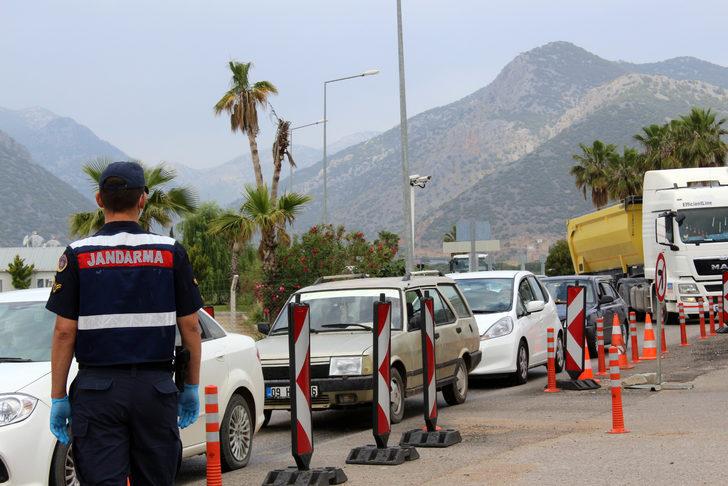 Seyahat kısıtlaması kaldırıldı! Antalya girişinde yoğunluk oluştu G2
