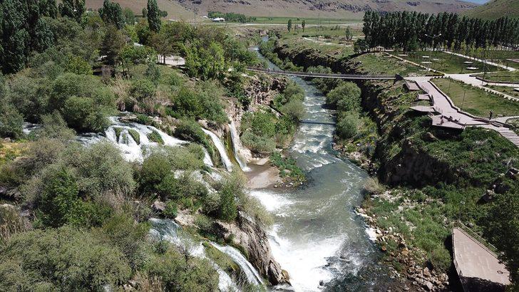 Muradiye Şelalesi ziyaretçilerini bekliyor G2