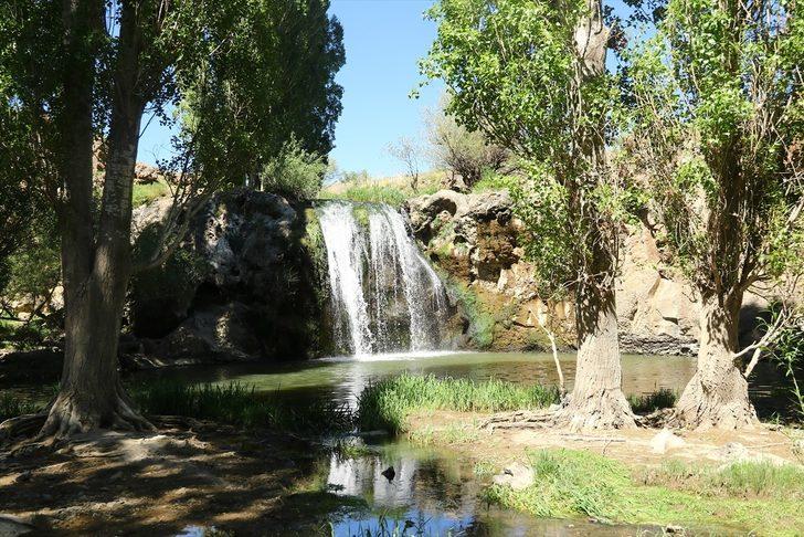 Muradiye Şelalesi ziyaretçilerini bekliyor G4