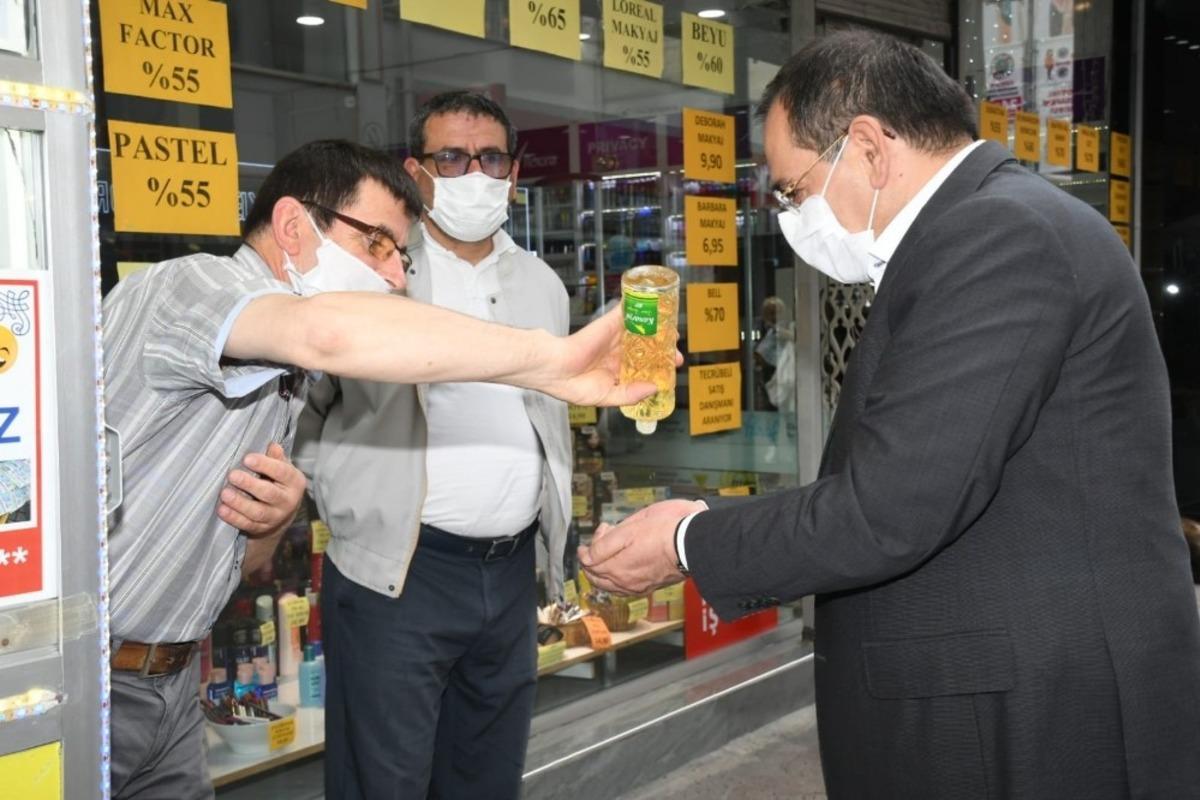 Başkan Demir&rsquo;den esnafa ilk g&uuml;n ziyareti