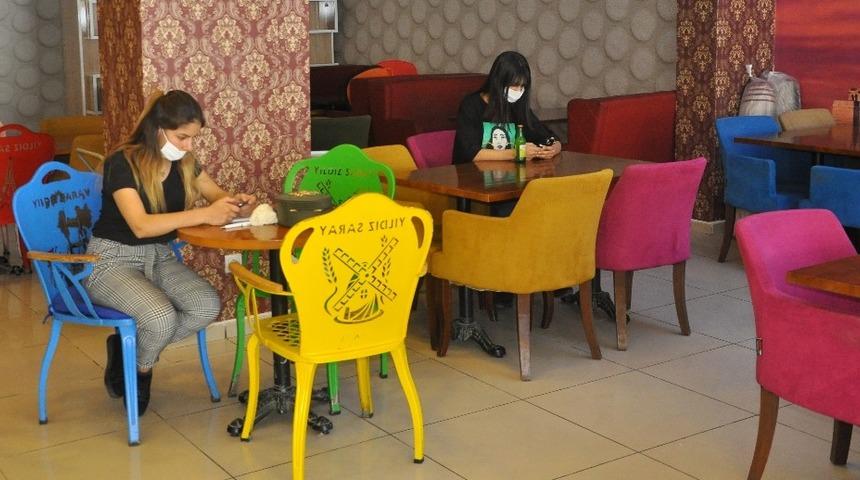 Erzincan’da fiziksel mesafeli normalleşme başladı