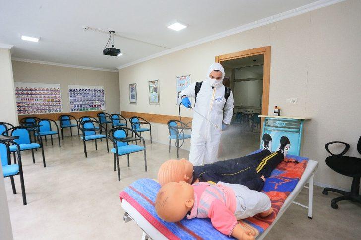 Sultangazi’de sürücü kursları ve araçları dezenfekte edildi G2