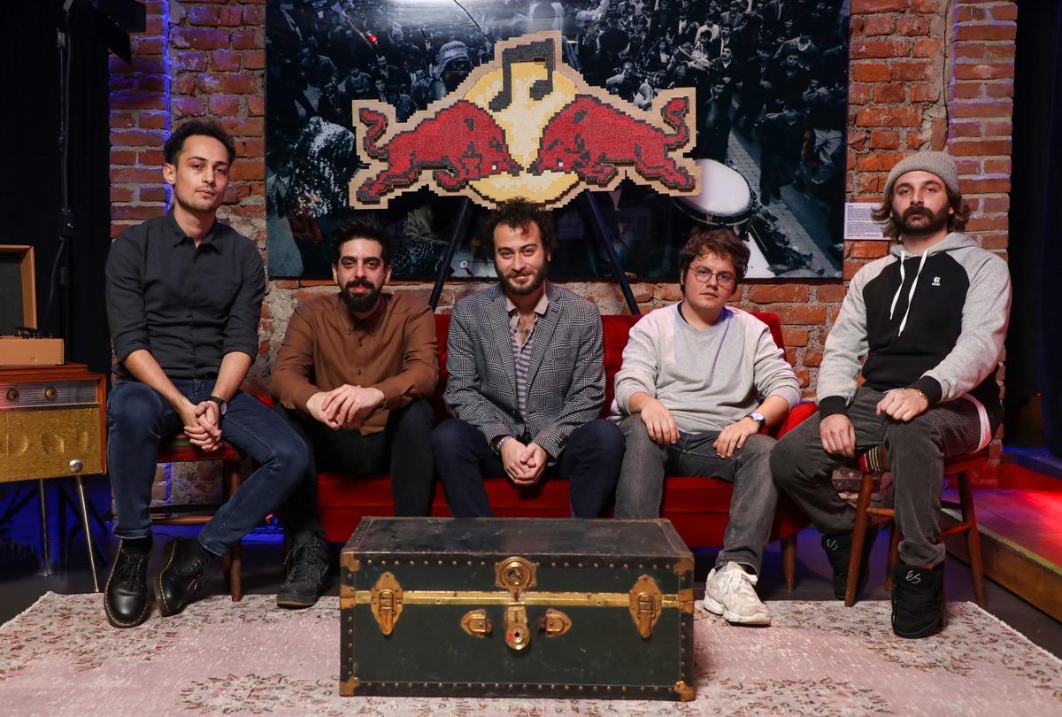 Y&uuml;zy&uuml;zeyken Konuşuruz, Nova Norda, Kamufle ve daha fazlası Red Bull Warm Up sahnesinde iz bıraktı