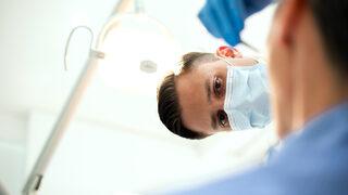 Diş hekimlerinden uyarı: Yeni normalde diş hastanelerine gitmek güvenli mi? 