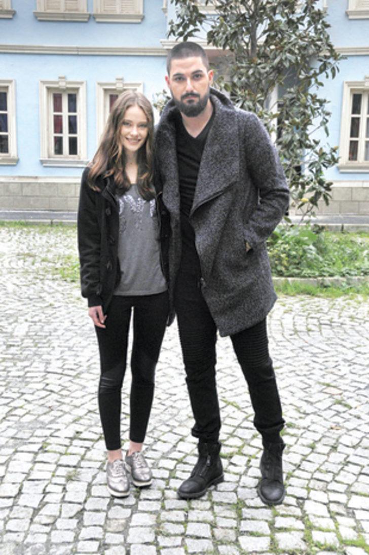 İdo Tatlıses klibinde rol alan güzelle yemekte G2