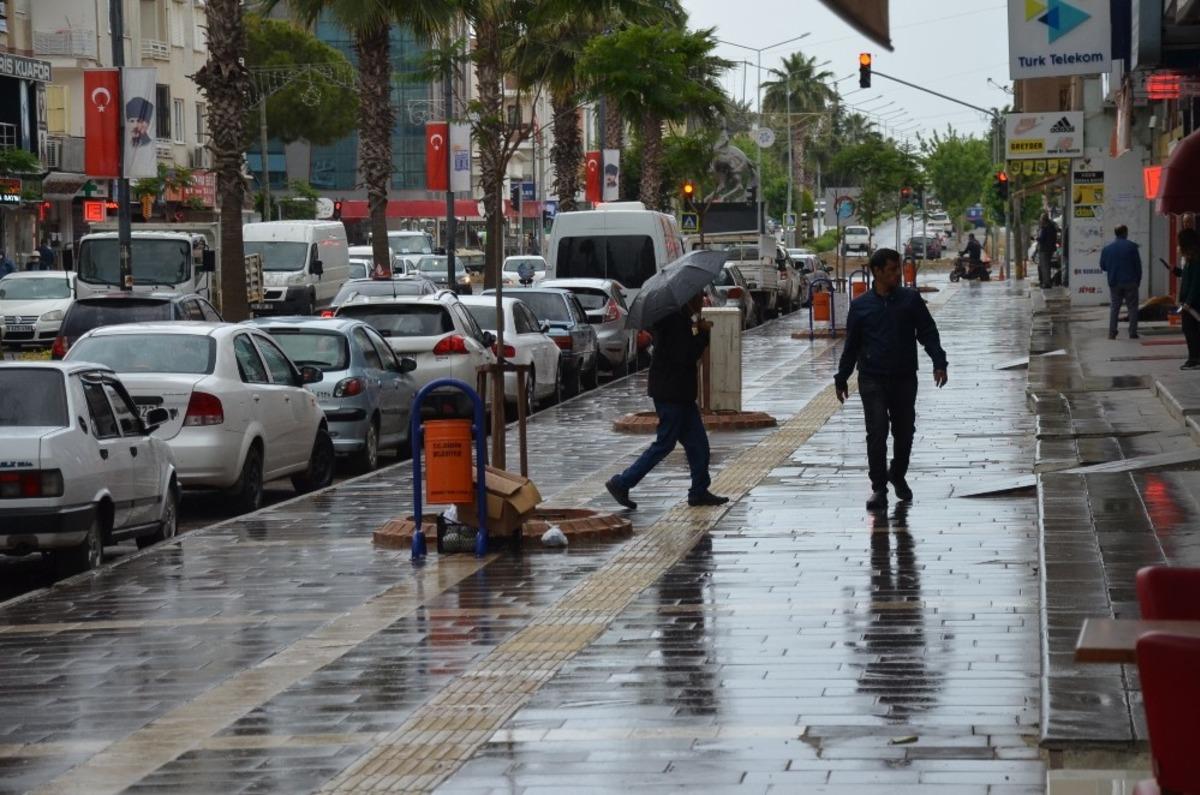 Didim&rsquo;de plajlar yağış nedeniyle yine boş kaldı