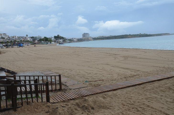 Didim’de plajlar yağış nedeniyle yine boş kaldı G3