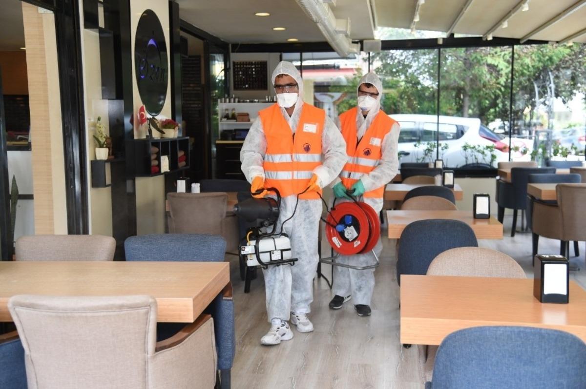 Altındağ Belediyesi normalleşme kapsamında a&ccedil;ılacak işletmeleri dezenfekte etti