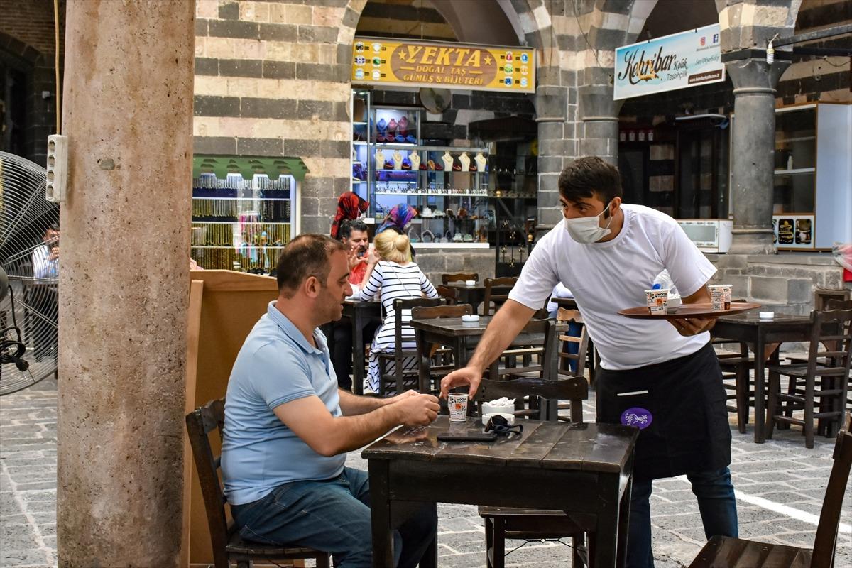 Diyarbakır ve Mardin'de tarihi mekanlardaki işletmeler m&uuml;şterileriyle buluştu