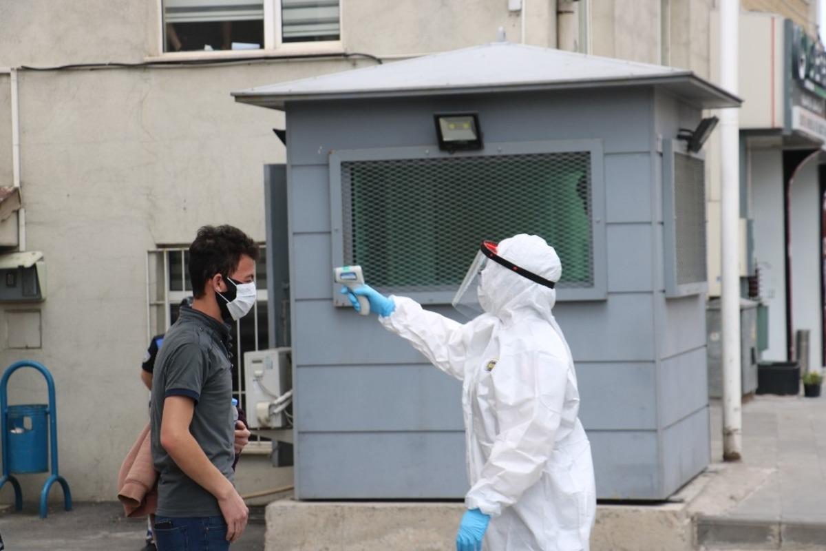 'Ateşim var' deyince polisi alarma ge&ccedil;irdi