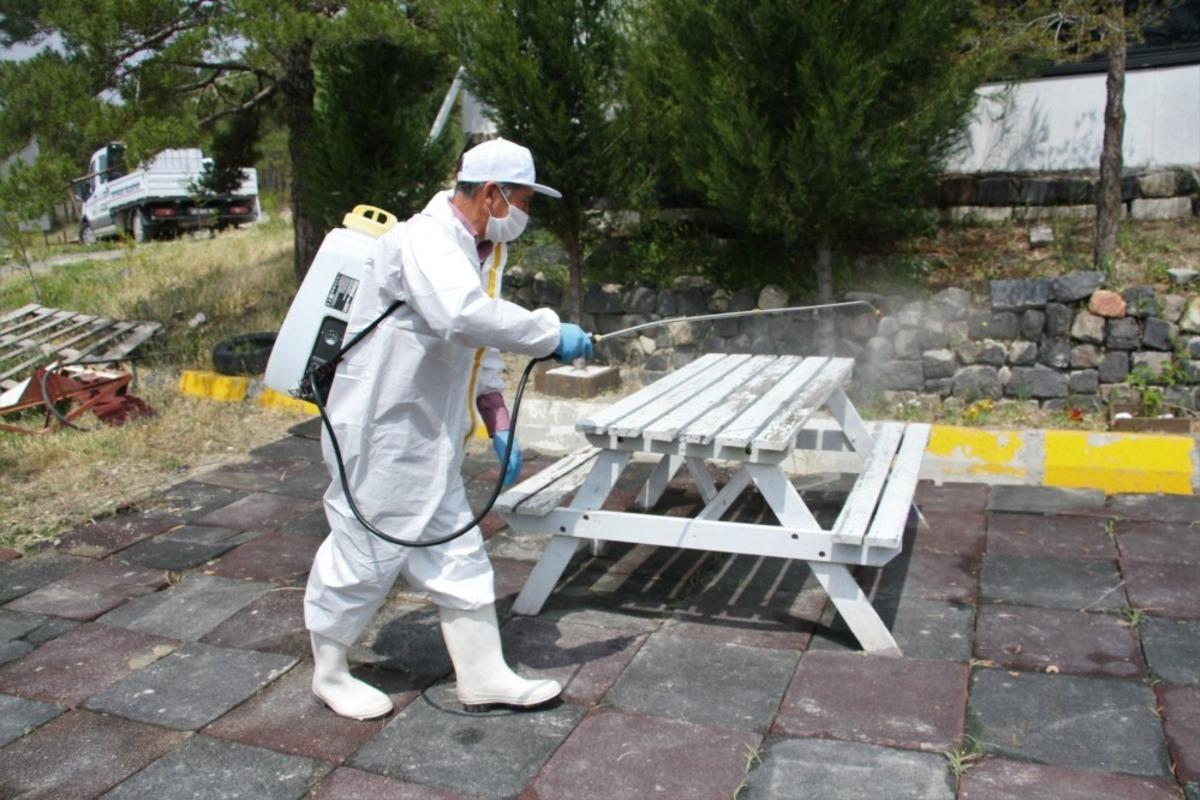 Hizmete a&ccedil;ılan işletmelerde dezenfekte &ccedil;alışması