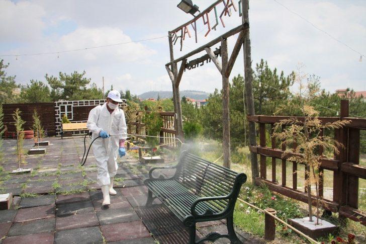 Hizmete açılan işletmelerde dezenfekte çalışması G2