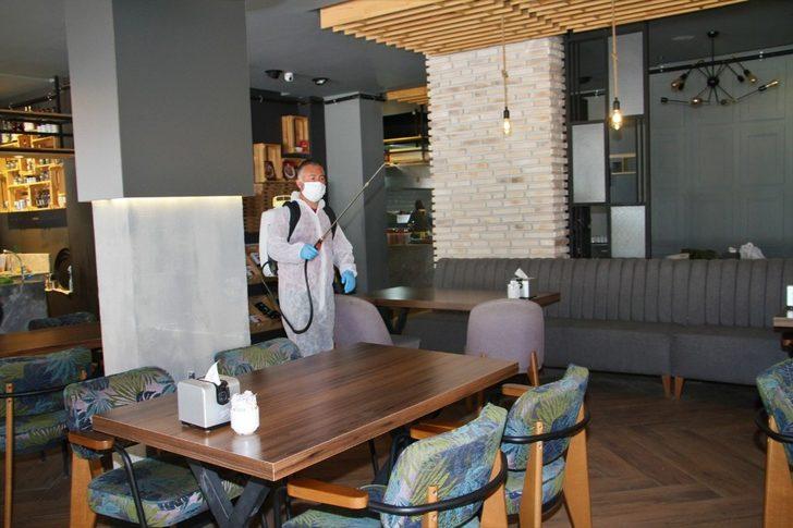 Hizmete açılan işletmelerde dezenfekte çalışması G4