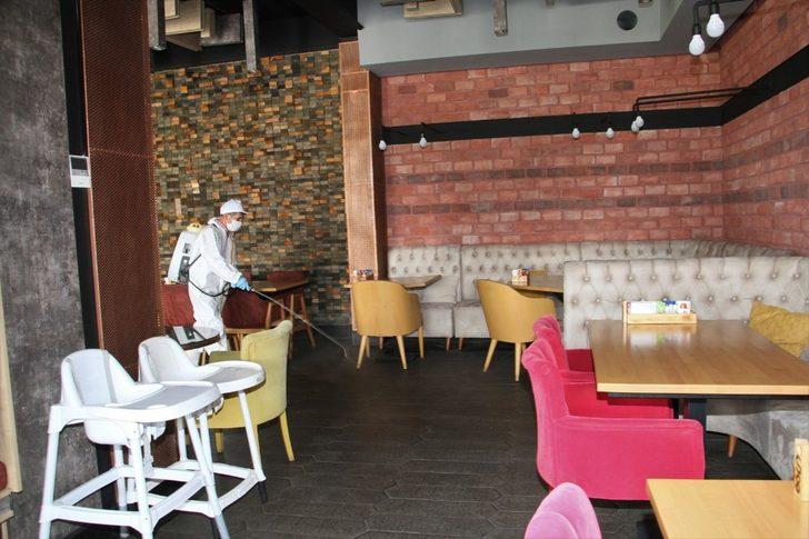 Hizmete açılan işletmelerde dezenfekte çalışması G5