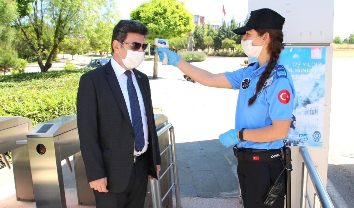 Rekt&ouml;r Karacoşkun Korana tedbirlerini denetledi