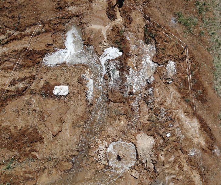 Şaşkına çeviren olay! Bahçesine sondaj vurdurdu maden suyu çıktı G4