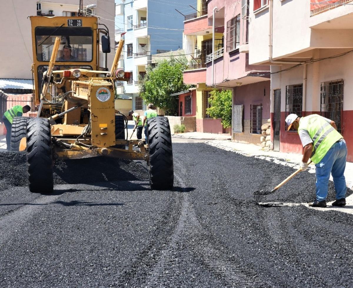 Toroslar&rsquo;da asfalt &ccedil;alışmaları devam ediyor