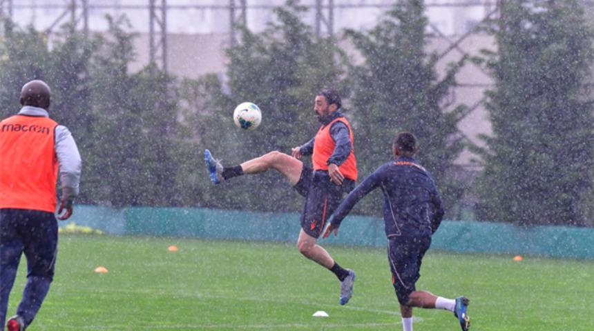 Başakşehir, yağmur altında çalıştı