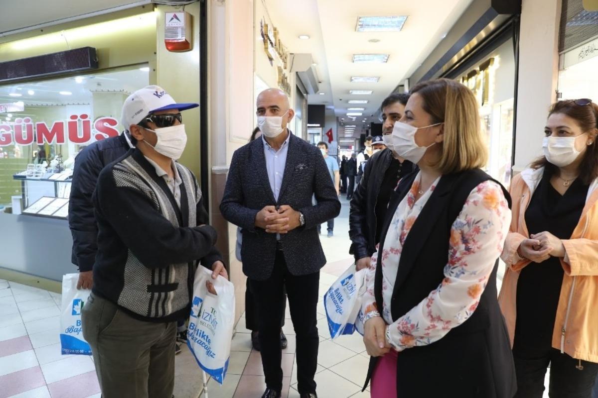 Başkan H&uuml;rriyet yeniden kepenk a&ccedil;an esnafın yanında