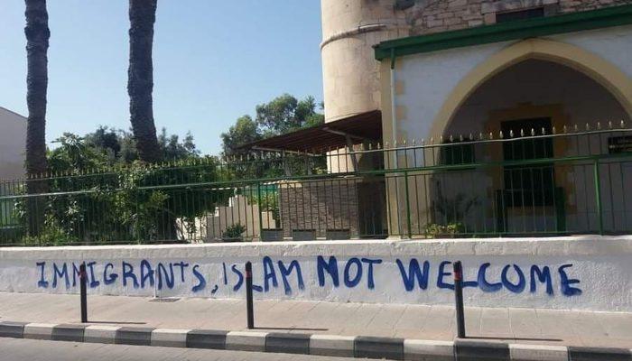 Güney Kıbrıs Rum Kesimi'nde camiye çirkin saldırı