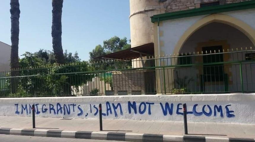 G&uuml;ney Kıbrıs Rum Kesimi'nde camiye &ccedil;irkin saldırı