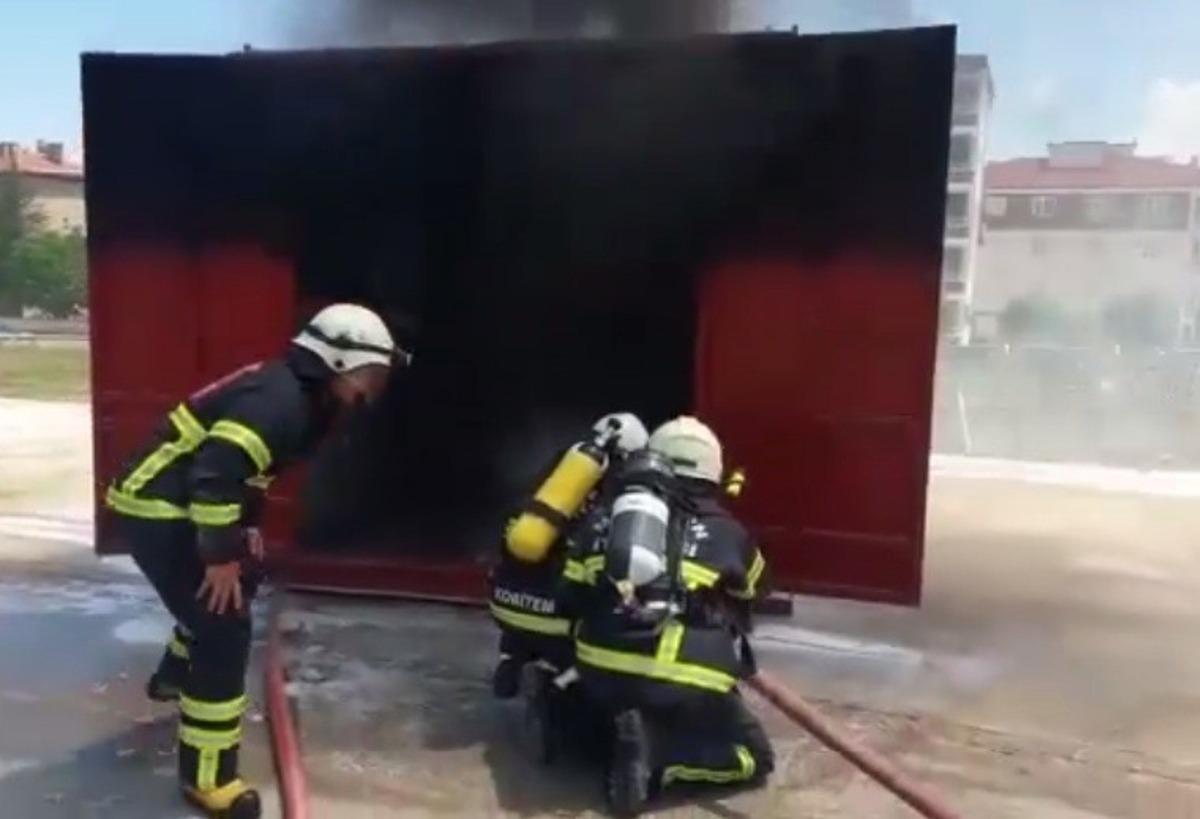 İtfaiye erlerine yangına m&uuml;dahale eğitimi verildi