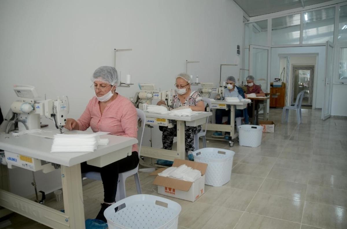 Kuşadası Belediyesi pandemiyle m&uuml;cadelenin &ouml;nemli merkezlerinden oldu