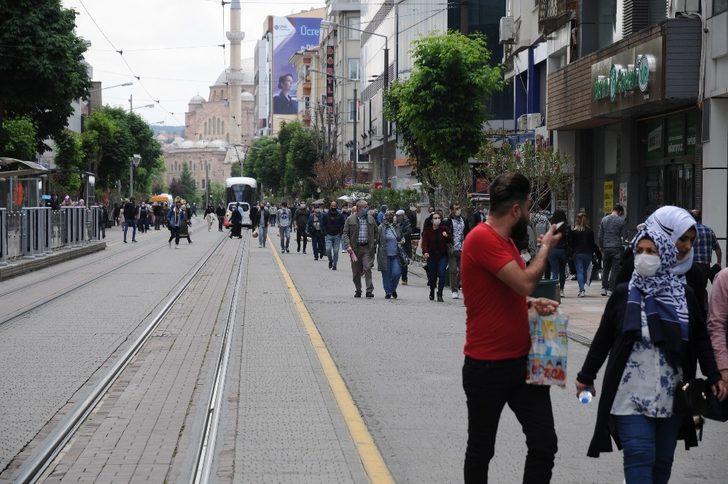 Yeni normalin ilk gününde Eskişehir sokakları daha da dolmaya başladı G2